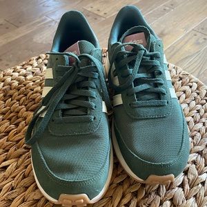 Super cute Adidas’s shoes size 7.5!
